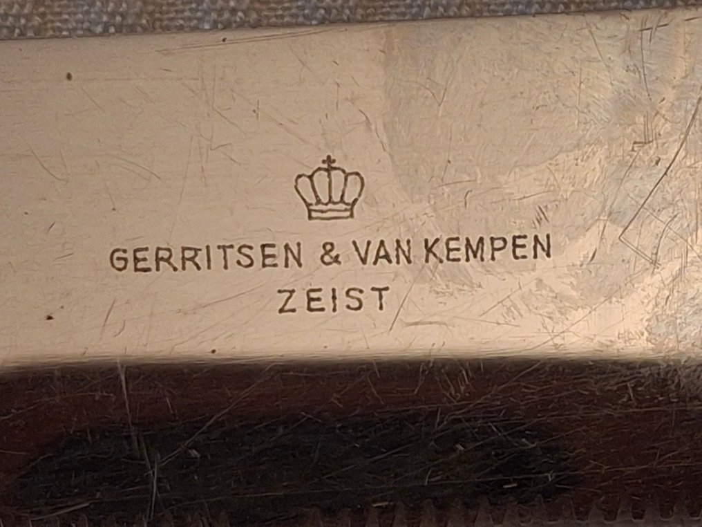 Menümesser (2) - Twee hat große Messer, nämlich Brotmesser mit einer Länge von 31,5 cm und ein Fleischmesser mit - laminiertes Silber - Fleisch und Brotmesser. #1.0