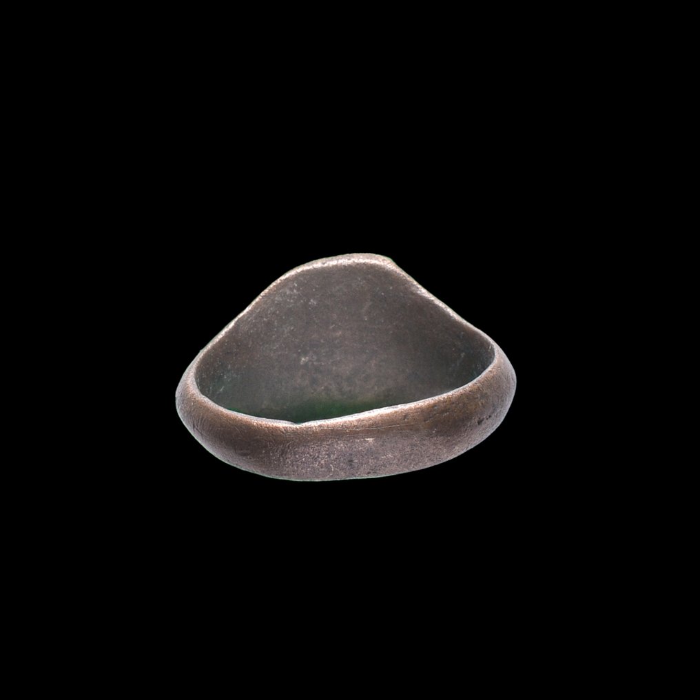 Μεσαιωνική, εποχή σταυροφόρων Μπρούντζος Δαχτυλίδι – Οπλισμένος πολεμιστής με σπαθί και ασπίδα, 12ος–13ος αιώνας  (χωρίς τιμή ασφαλείας) #3.2