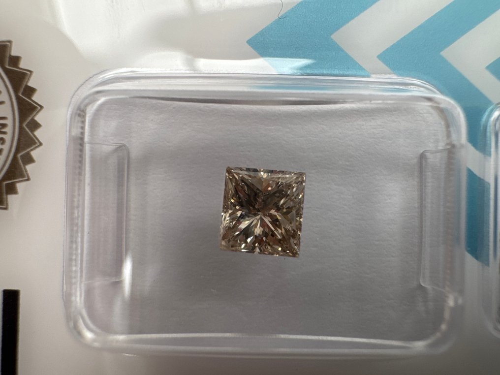 没有保留价 - 1 pcs 钻石  (天然色彩的)  - 0.81 ct - 方形 - Fancy 棕色, 黄色 - SI2 微内含二级 - 国际宝石研究院（IGI） #1.0