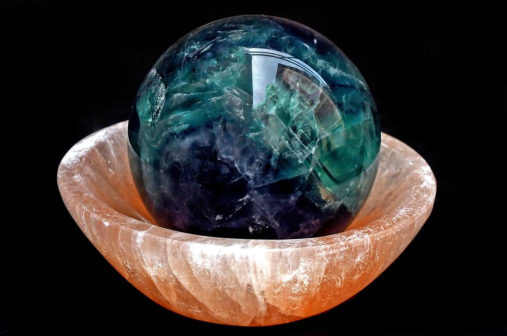 Σφαίρα από Φθορίτη υψηλής ποιότητας σε μοβ, μπλε και πράσινο χρώμα. πορτοκαλί μπολ από σεληνίτη - Ύψος: 6.6 cm - Πλάτος: 6.6 cm- 712 g - (2) #2.1