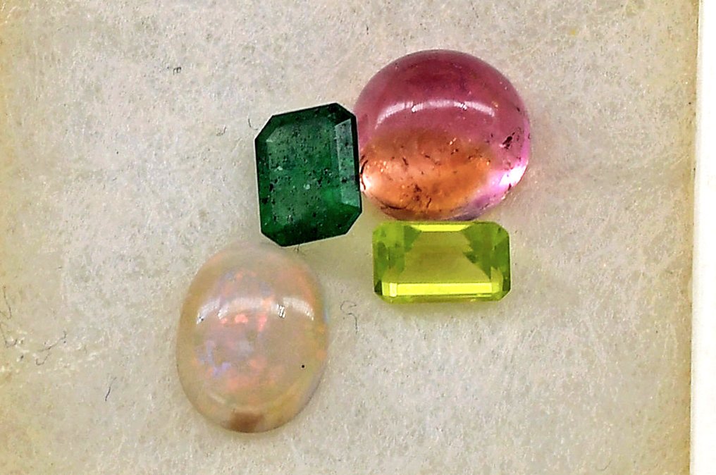 Υψηλής ποιότητας όπας, ροζ τορμαλίνης, σμαράγδι και περνιότης. για συλλογή - Ύψος: 8 mm - Πλάτος: 5 mm- 21 g #1.0