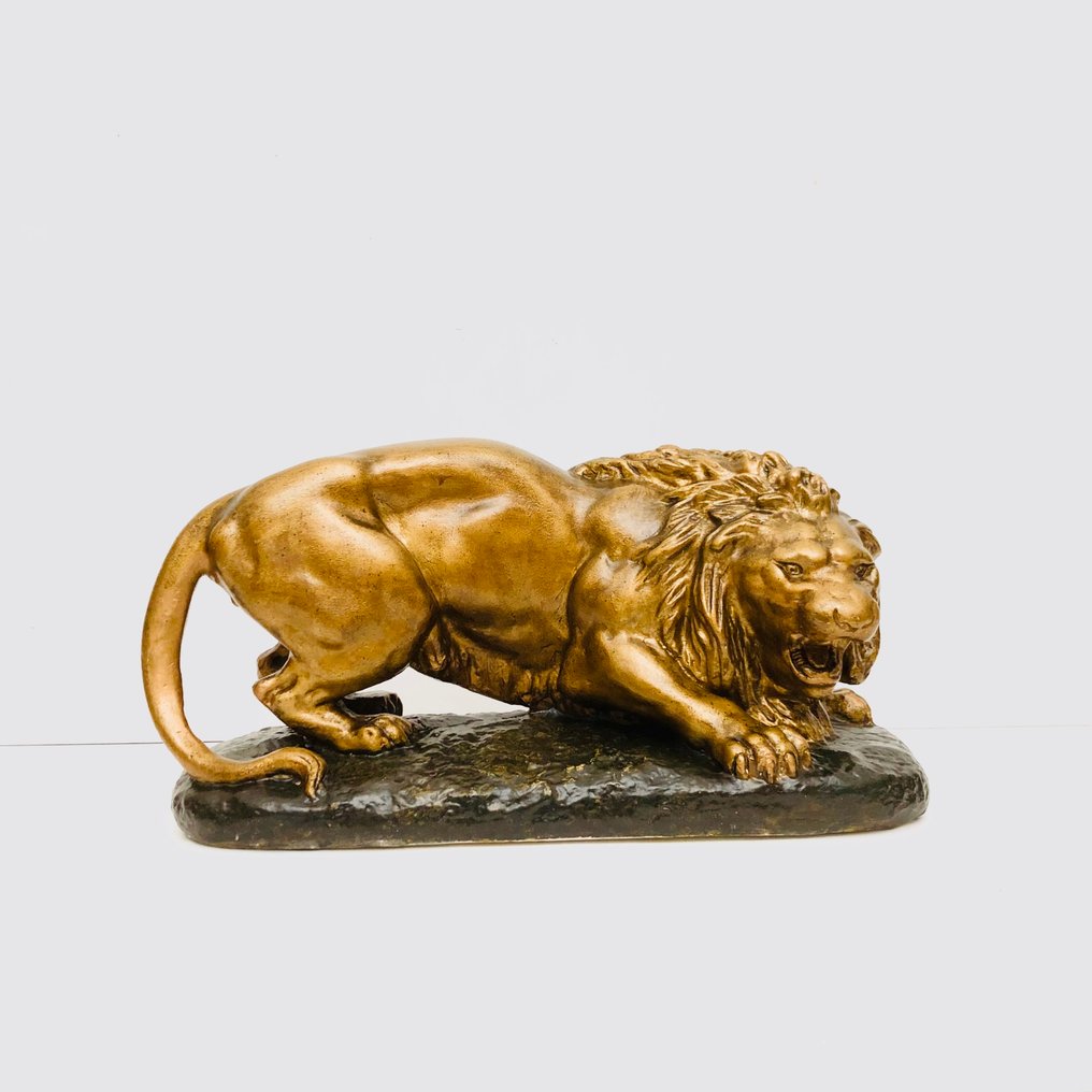 Skulptur, Leeuw op jacht (L=45cm) - 24 cm - Gips #1.0