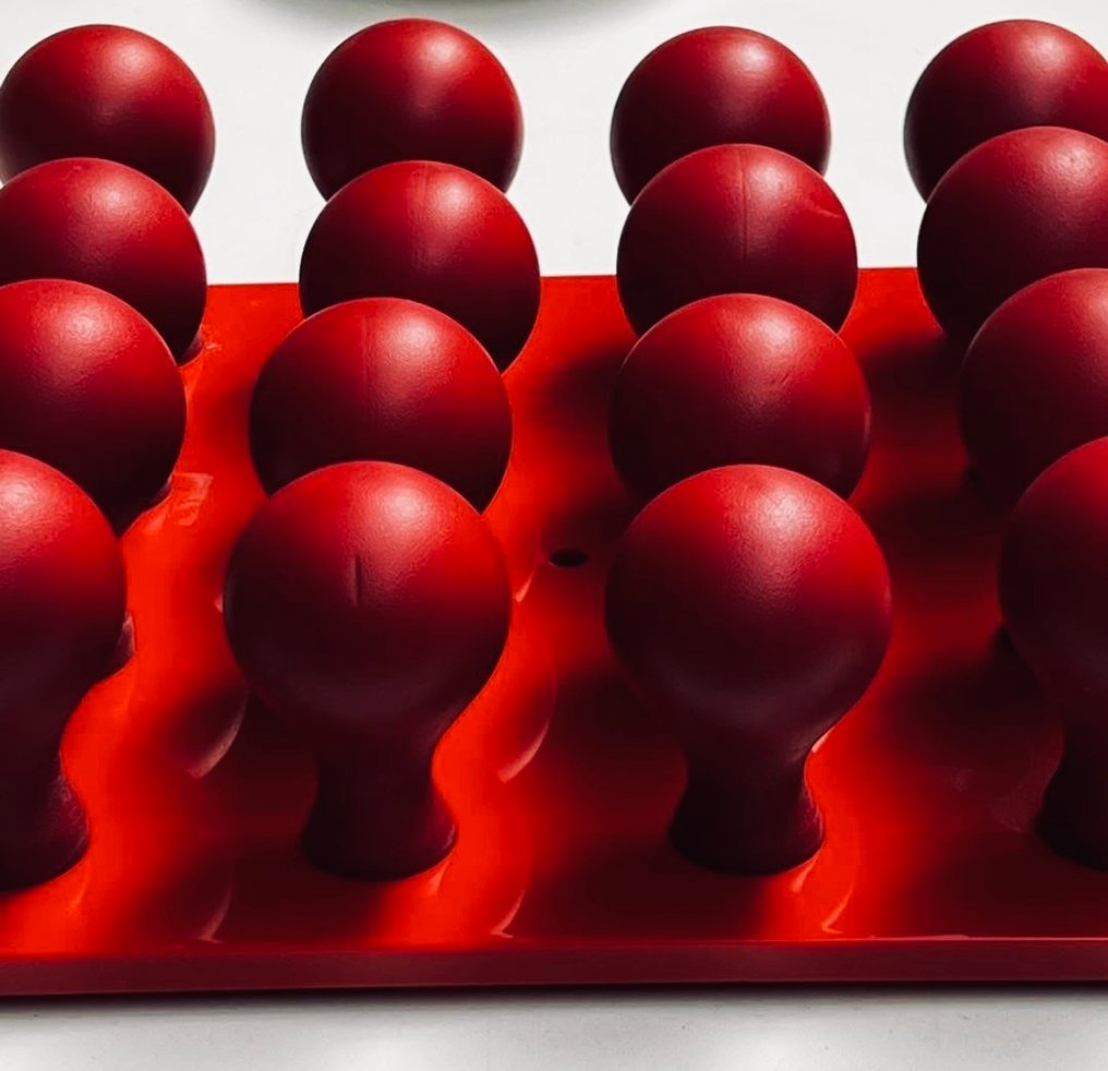 IKEA - Graeme Findlay - Naulakko (2) - Makalös - PVC #2.1