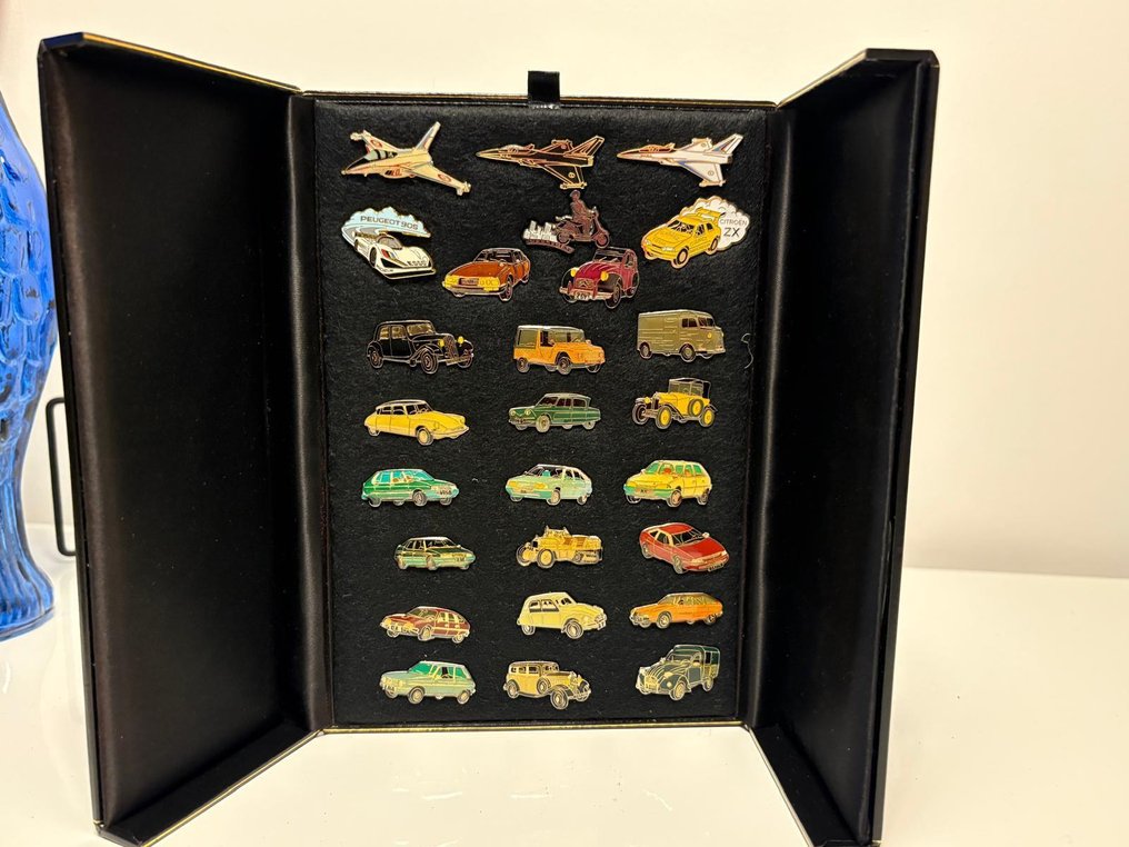 Collezione a tema - Lotto di collezioni di pins rari e nuovi (circa 110 pezzi) #2.1