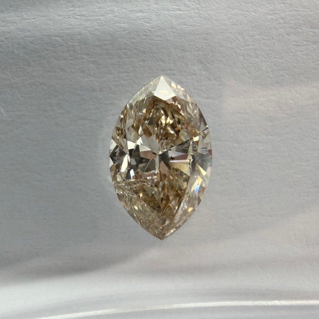 没有保留价 - 1 pcs 钻石  (天然色彩的)  - 0.69 ct - 榄尖形 - Fancy 稍帶黄色的 棕色 - I1 内含一级 - 国际宝石研究院（IGI） #1.0