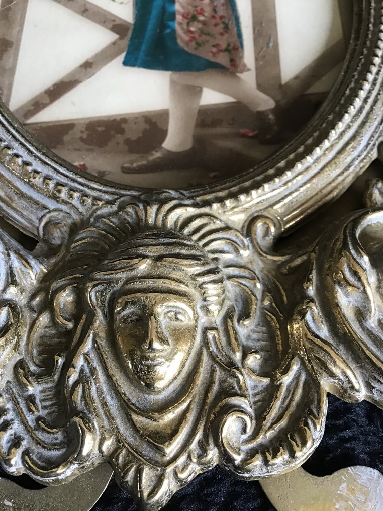 相框- 天使照片框，原始手工彩色的法国照片卡，来自20世纪初。  - 锌合金（spelter zinklegering）与铜色铜绿氧化层的镀层 #3.2