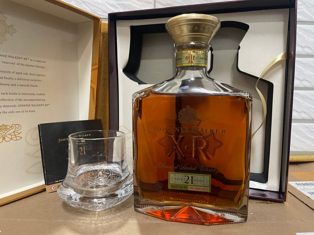Johnnie Walker 21 years old XR giftbox w/glass  - b. década de 2010 - 750ml #1.0