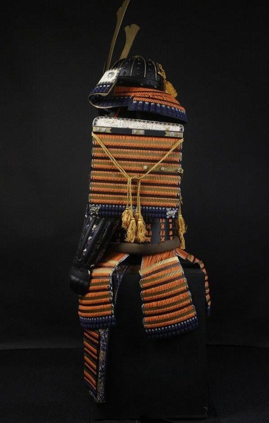 完整的Tosei Sugake-yoroi套装，配以十条星星面甲——深红色丝绸缝线——昭和时期 - 日本 - 昭和年代(1926-1989) #2.1