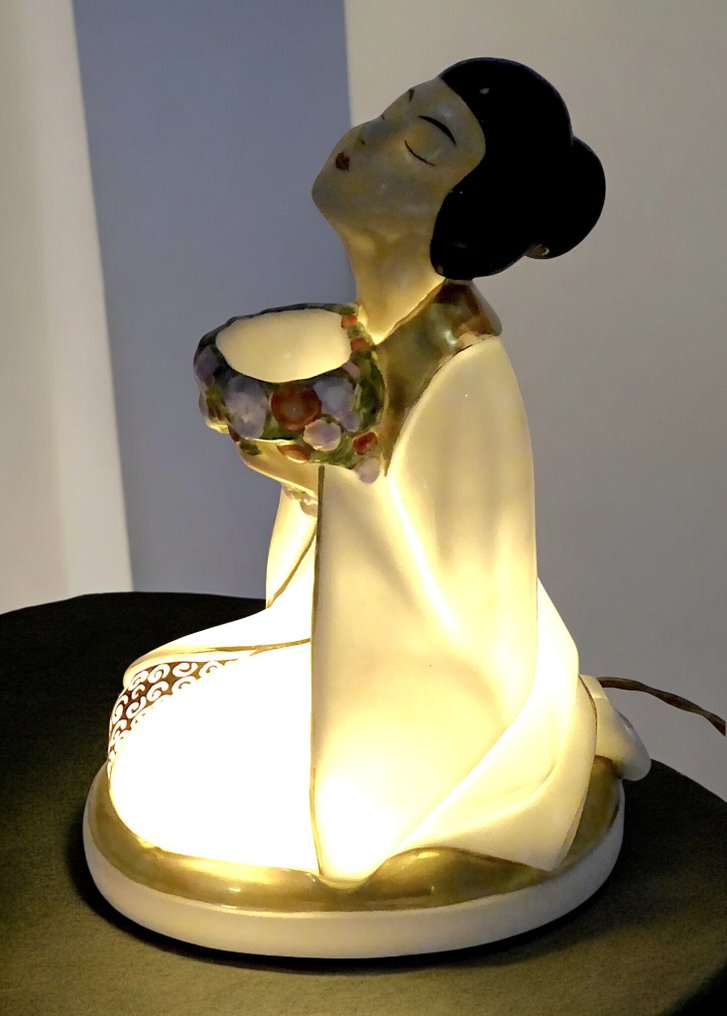 Paris - Bordlampe - Geisha Inginocchiata N. 1868, Brûle Parfum - Håndmalt, fargelagt porselen - 1930-tallet #1.0
