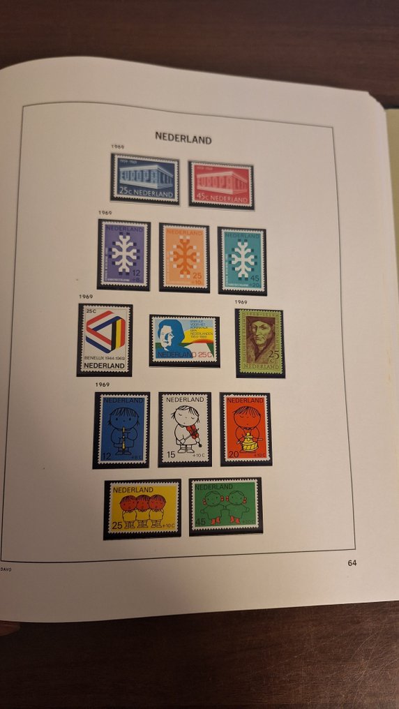 Holanda 1963/1998 - Em 5 álbuns de luxo Davo estampados e sem pregar. #2.1