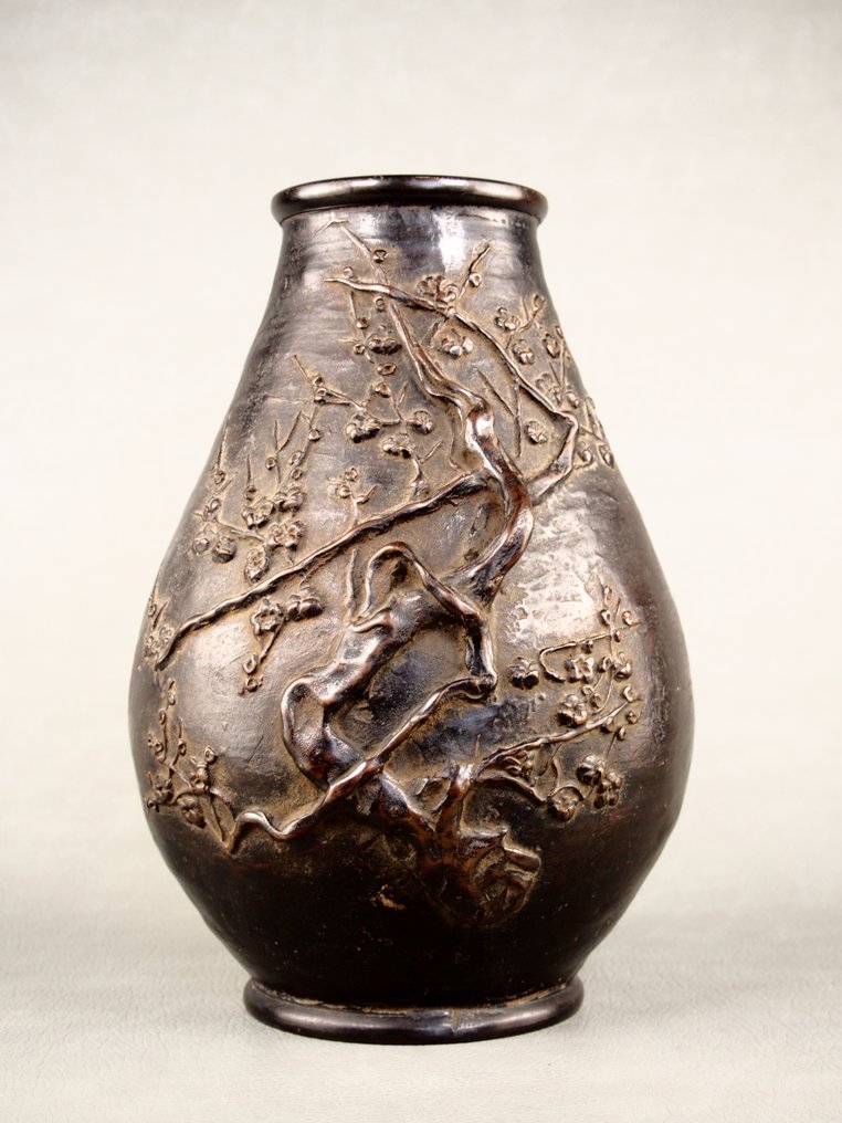 花瓶 - 青銅色, 大约一百年前的梅花浮雕花瓶 - 日本 #1.0