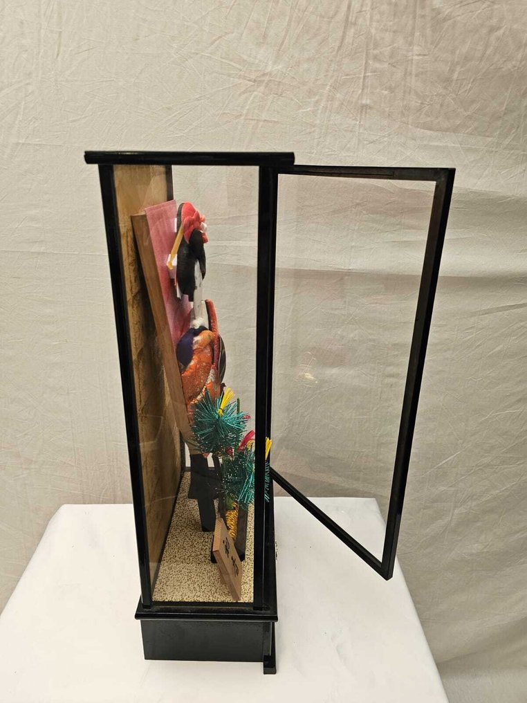 展示櫃 - 和服中的日本羽子板 - 木 #3.2