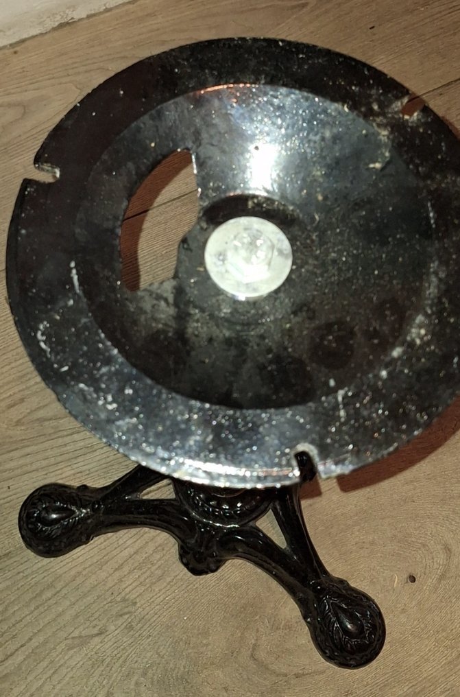 自由派 建築基礎 - 1920-1930 - 落地灯，适用于小酒馆的桌子  #4.3