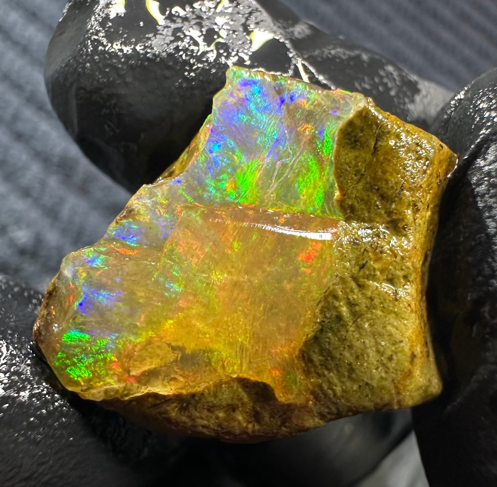 30ct Kristal Opaal En bruto- 6 g #2.1