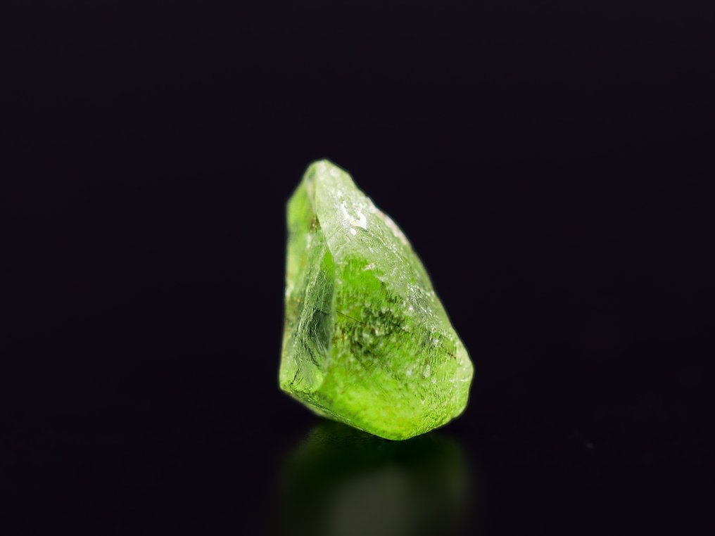 样品，霓虹绿橄榄石 • 5.00 克拉 • 高品质水晶 - 高度: 12 mm - 闊度: 8 mm- 1 g - (1) #1.0