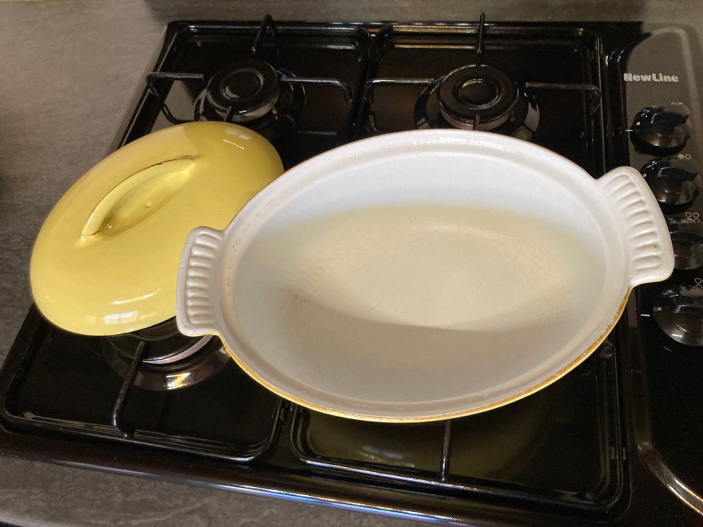 Gryta -  oval - källa, Emalj #3.2