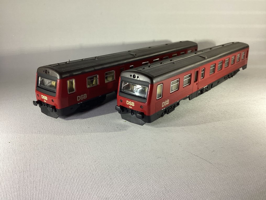 Lima H0 - 201093 - 火車組合 (2) - 两辆红色旅客车厢，来自Lima，DSB版本。配有原装盒子和泡沫塑料。 - DSB #1.0