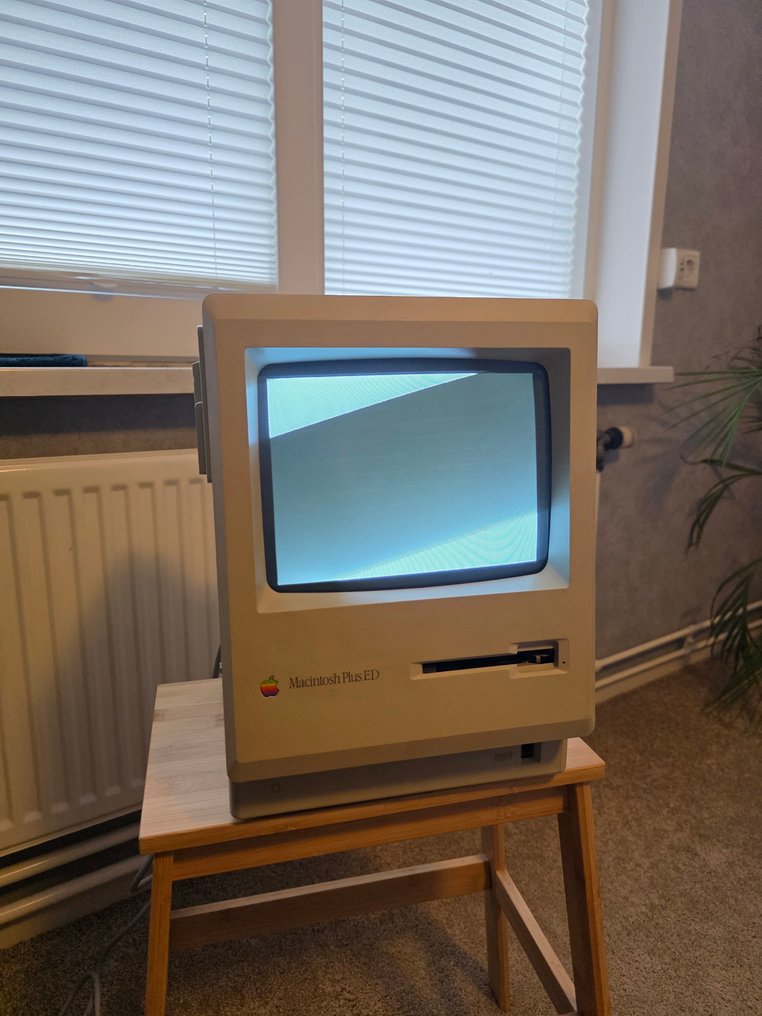 Apple Macintosh Plus European market model (ED) - Macintosh #3.2