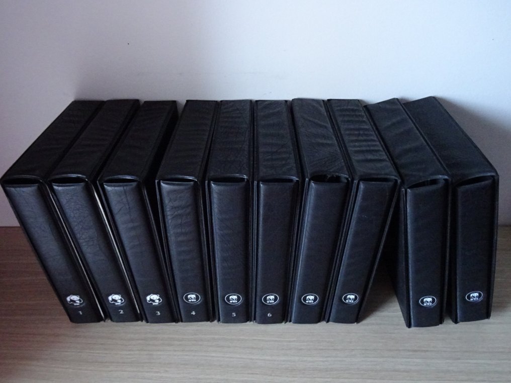 意大利 1983/1989 - WWF 收藏集，装订成10册邮票、信封和FDC，从1983年至1989年。查看380张照片。 #1.0