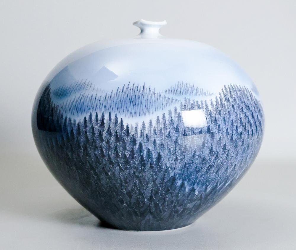 ‘Asahi’（日出）瓷瓶，带有森林景观——藤井朱明，有田烧 - 陶瓷 - Shumei Fujii / 藤井朱明 (1936 — 2017) - 日本 - 昭和年代(1926-1989) #2.1