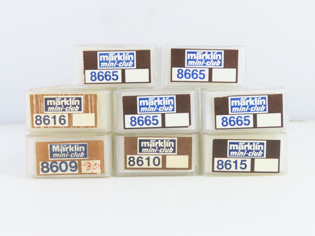 Märklin Z - 8609/8610/8615/8616/8665 - Τρένο μοντελισμού μεταφοράς εμπορευμάτων (8) - 8x 2-αξονικά φορτηγά βαγόνια με διάφορα φορτία. - DB #2.1