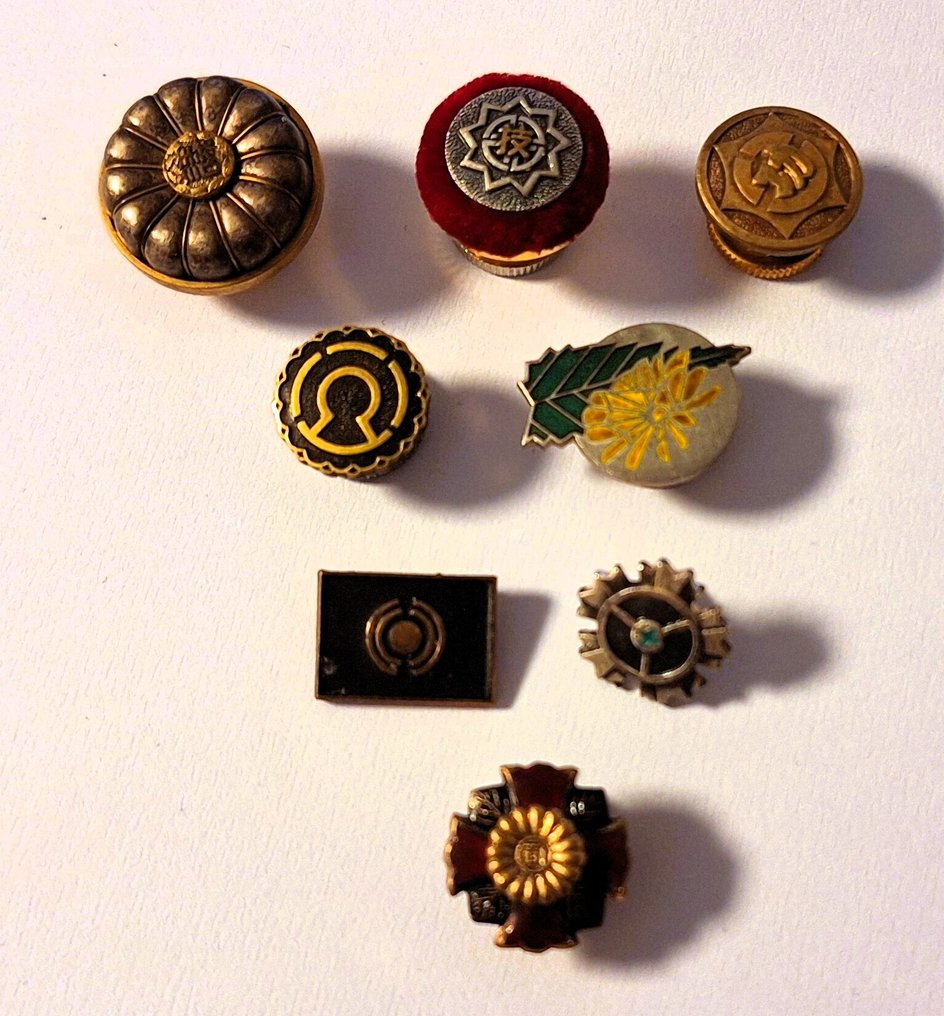日本 - 奖章 - eight Imperial Japanese badges-silver, gold, brass #1.0