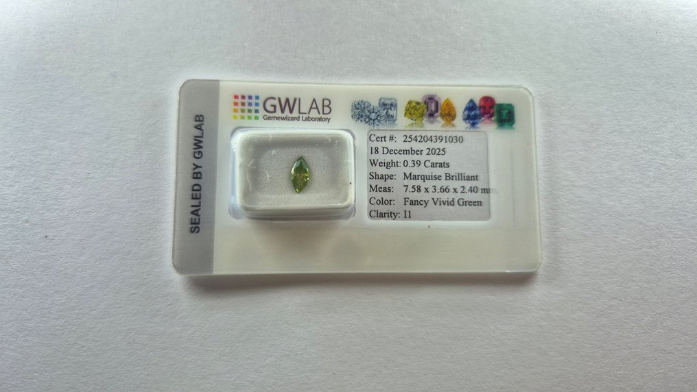 没有保留价 - 1 pcs 钻石  (经彩色处理)  - 0.39 ct - 榄尖形 - Fancy vivid 绿色 - I1 内含一级 - Gemewizard宝石实验室（GWLab） #1.0