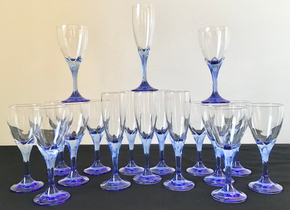 Υπηρεσία ποτού (18) - Retro - Κλασικό και γοητευτικό γαλλικό σχήμα τριαντάφυλλου για σαμπάνια και ποτήρια κρασιού. #2.1