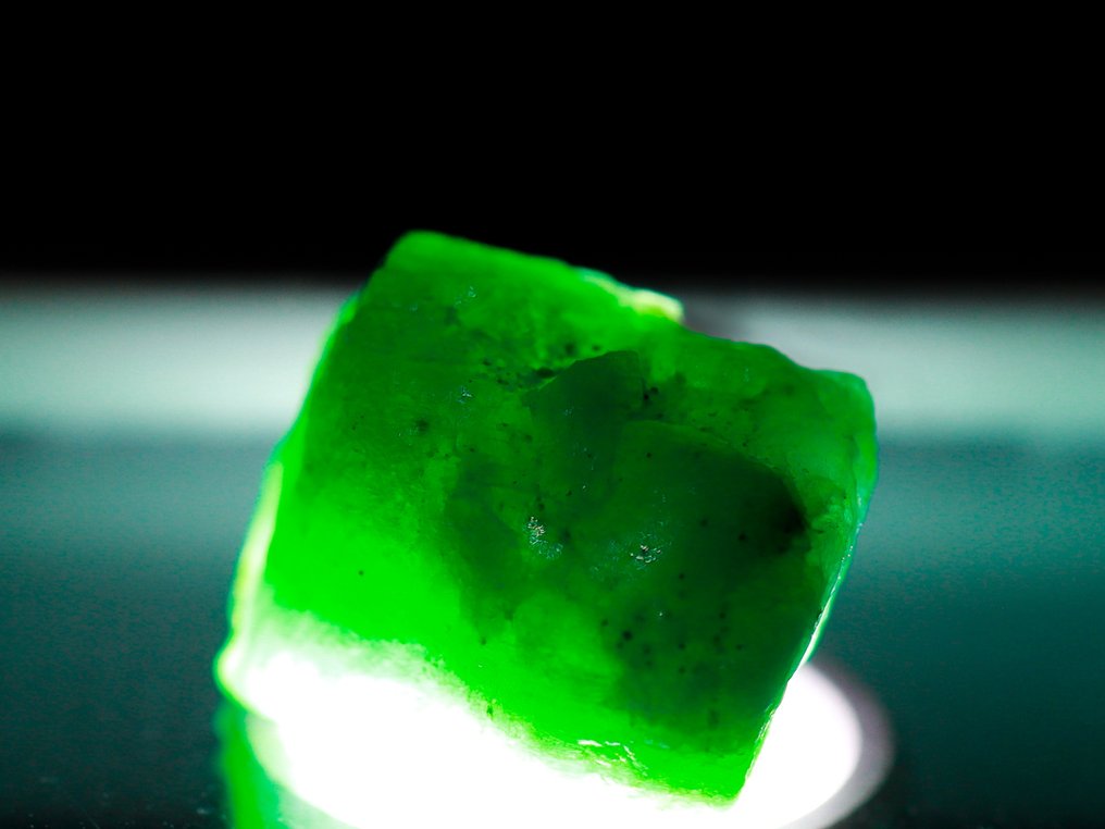 Ζωντανό πράσινο σμαράγδι 2.55 καρατίων • ποιότητα AA Grade Muzo - Ύψος: 10 mm - Πλάτος: 6 mm- 0.51 g - (1) #4.3