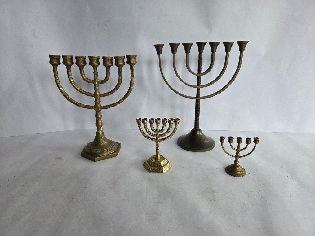 Moshei Michaan e.a. - Μενόρα Menora (4 κομμάτια) - Σπάνιο (4) - Χυτός ορείχαλκος, επεξεργασμένος χαλκός #1.0