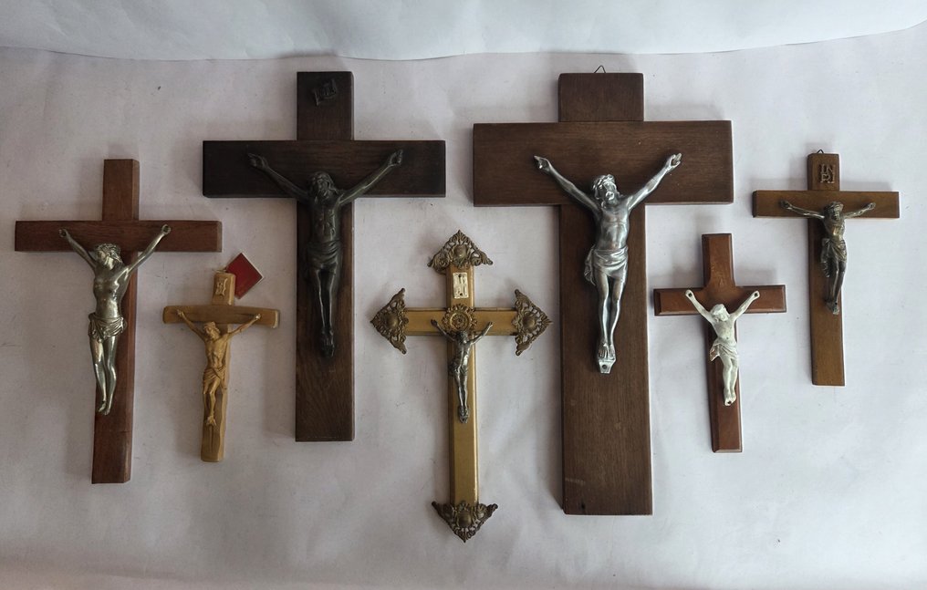 哥特式风格 (十字架状)耶稣受难像 (7) - 铜、黄铜和铁 - 1940-1950, 1930-1940, 1990-2000 - 大型古典十字架  #1.0