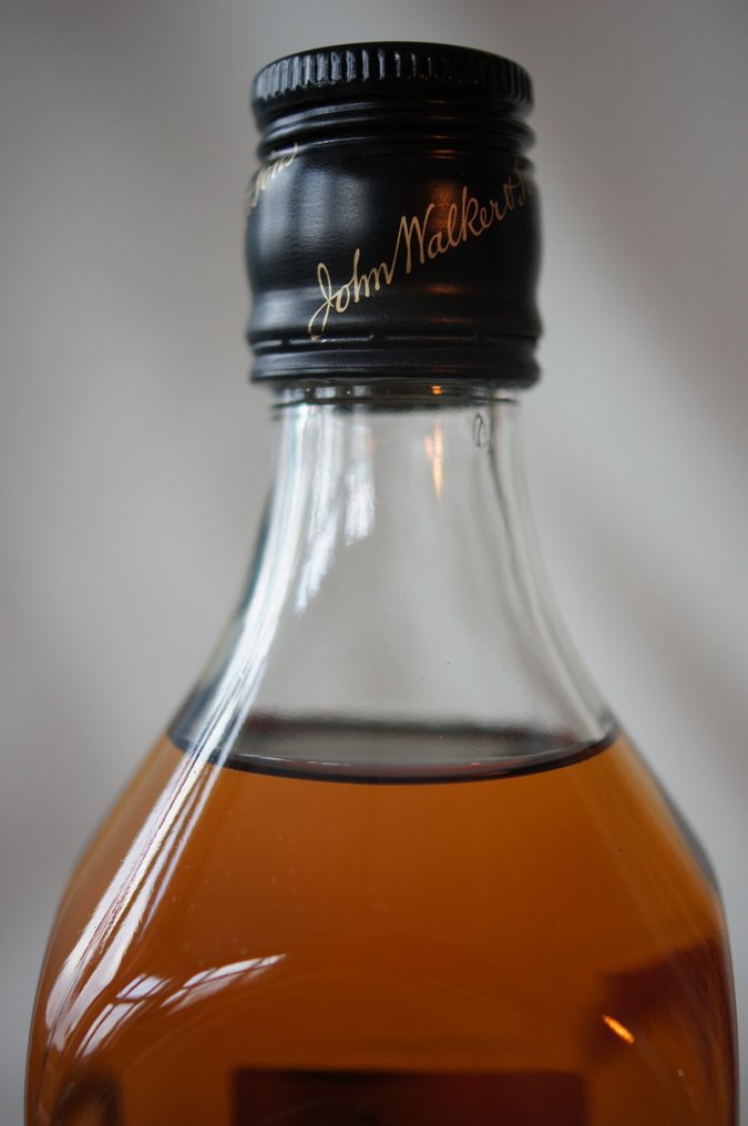 Johnnie Walker 12 years old Black Label Princess Street Edition - b. 2022 - 700 ml #2.1