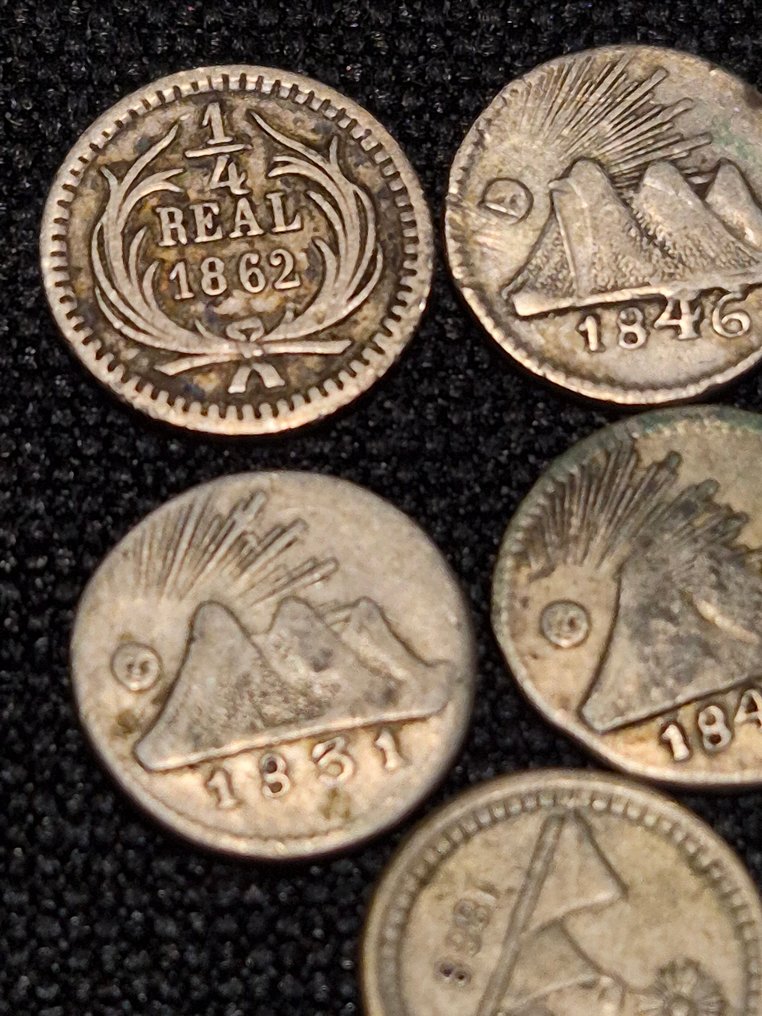 Guatemala. Sehr schön erhaltene 5 Münzen aus Zentralamerika 1/4 Real in Silber. 1831/1888 #4.3