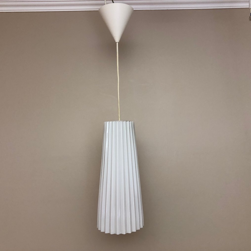 IKEA - Κρεμαστό φωτιστικό - Δεν υπάρχει κείμενο προς μετάφραση, οπότε η απάντηση περιορίζεται στην αναγνώριση αυτού. Το T0713 - Γυαλί #1.0