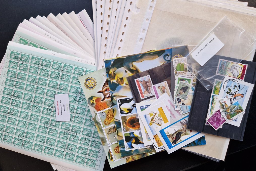 Birds & Buildings - Interesting batch with special materials, such as complete sheets, blocks, small books, and - Michel #1.0