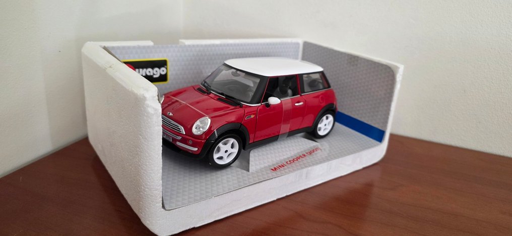 Bburago 1:18 - 模型汽车 - Mini Cooper (2001) #1.0