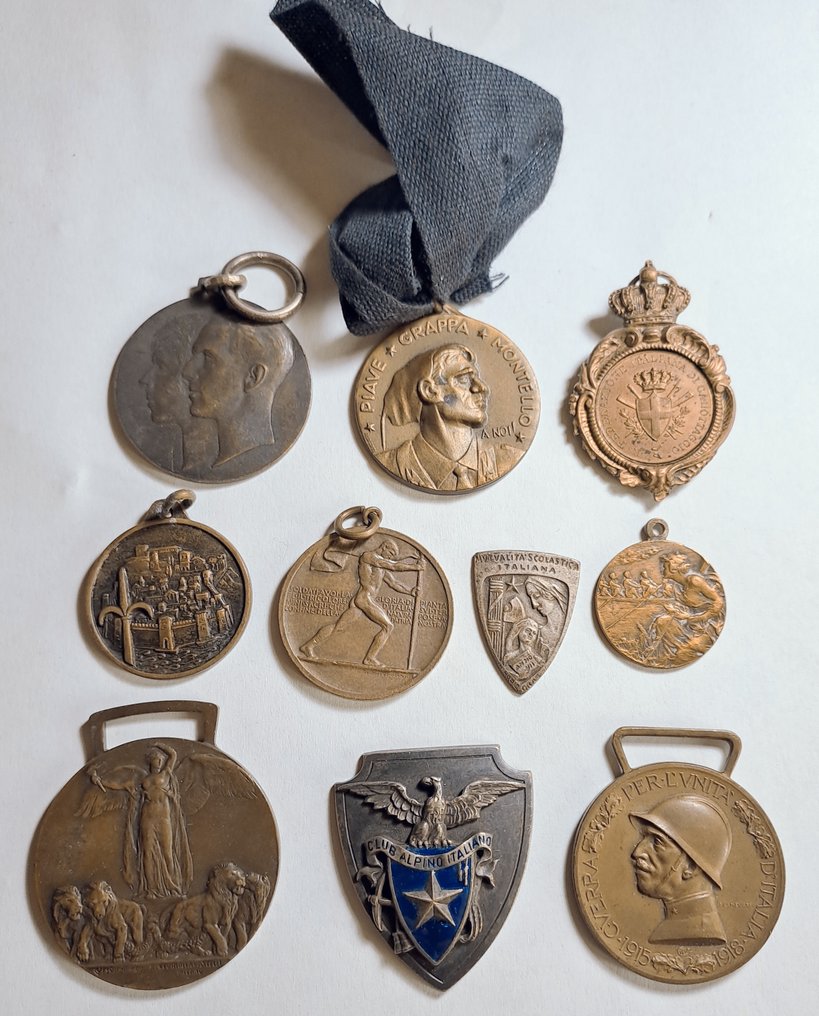 Ιταλία. Interessante lotto composto da 10 medaglie Militaria. 1927 (χωρίς τιμή ασφαλείας) #1.0