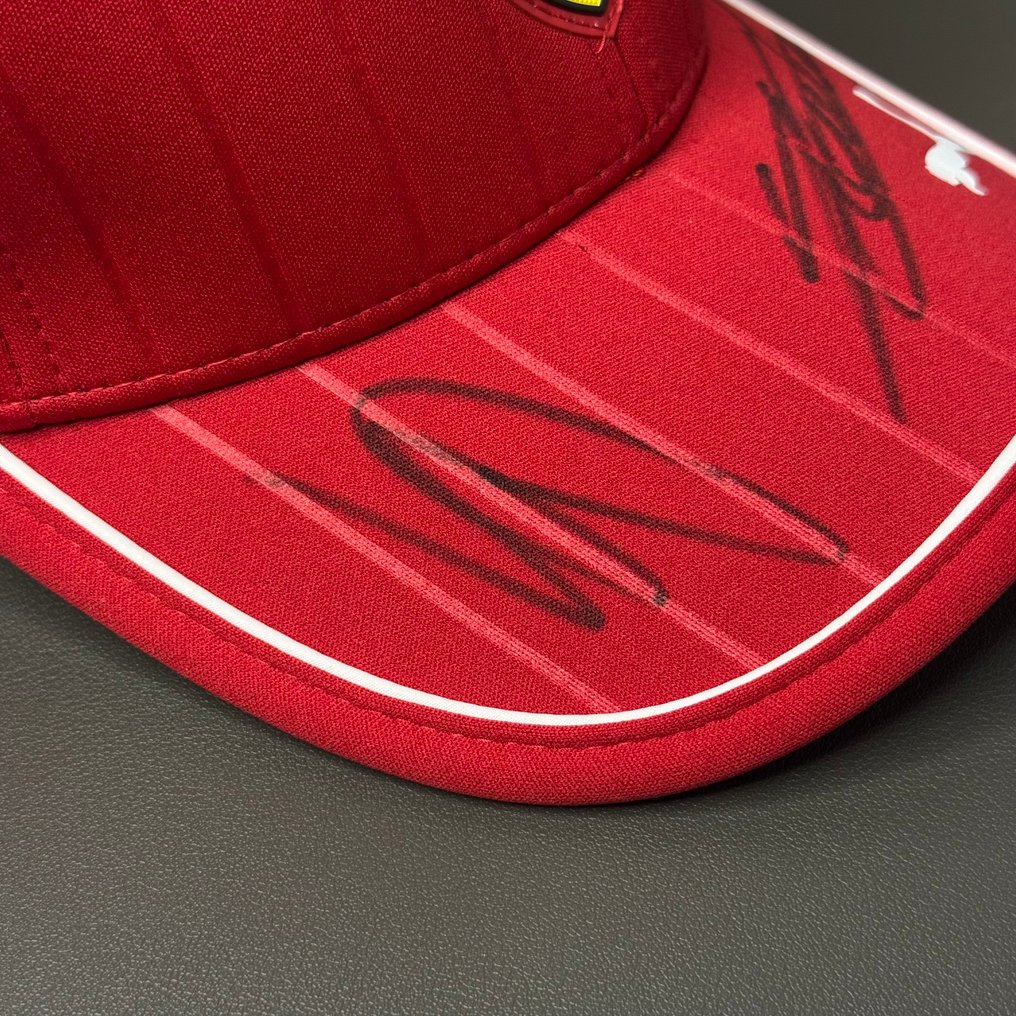 Ferrari - Formula 1 - Lewis Hamilton / Charles Leclerc - 2025 - Urheilulippis #2.1