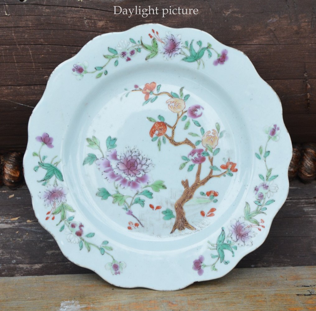 一只粉彩花形盘子 - 瓷 - 中国 - 清朝（大清），乾隆时期（1735-1796，乾隆），18世纪 #2.1