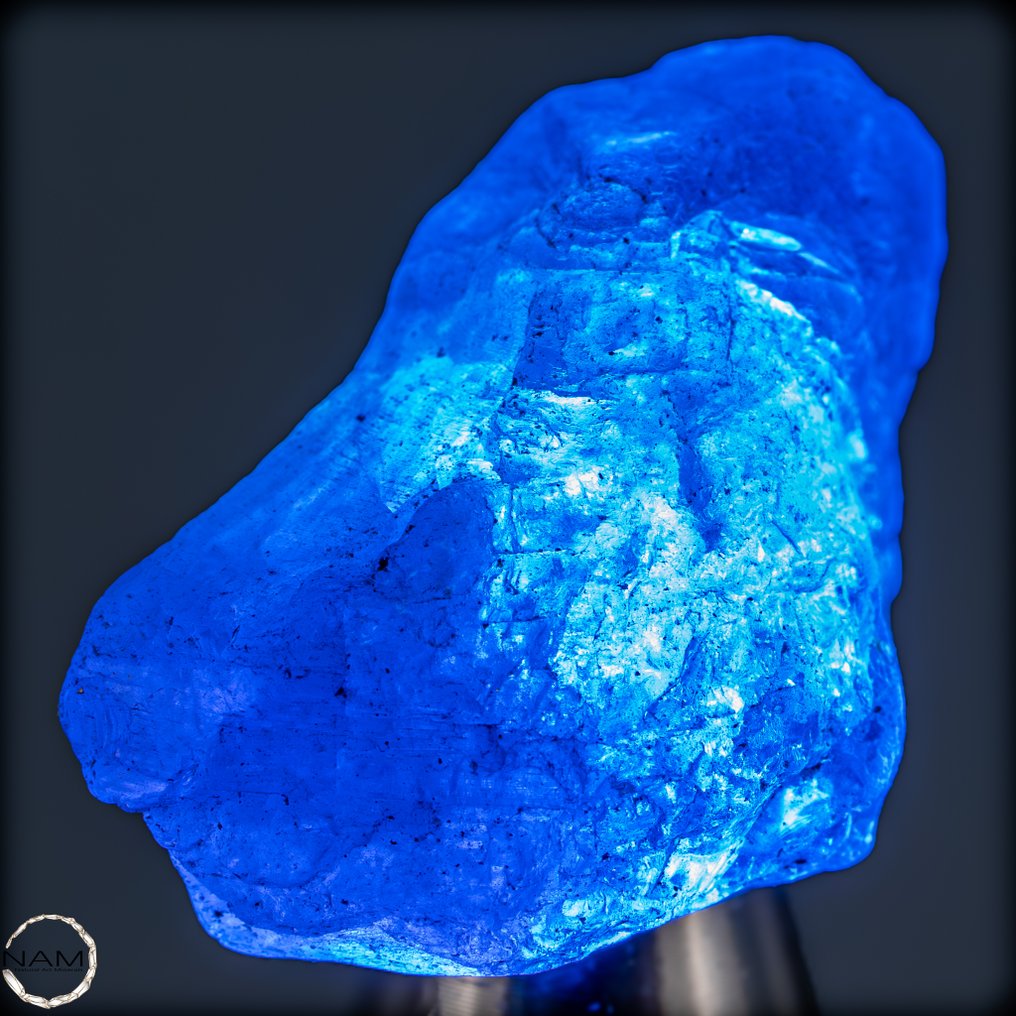 自然的,罕见的蓝宝石 浓郁蓝色原石水晶亮点,具有非凡的光泽度 - 33,70 ct- 6.74 g #2.1