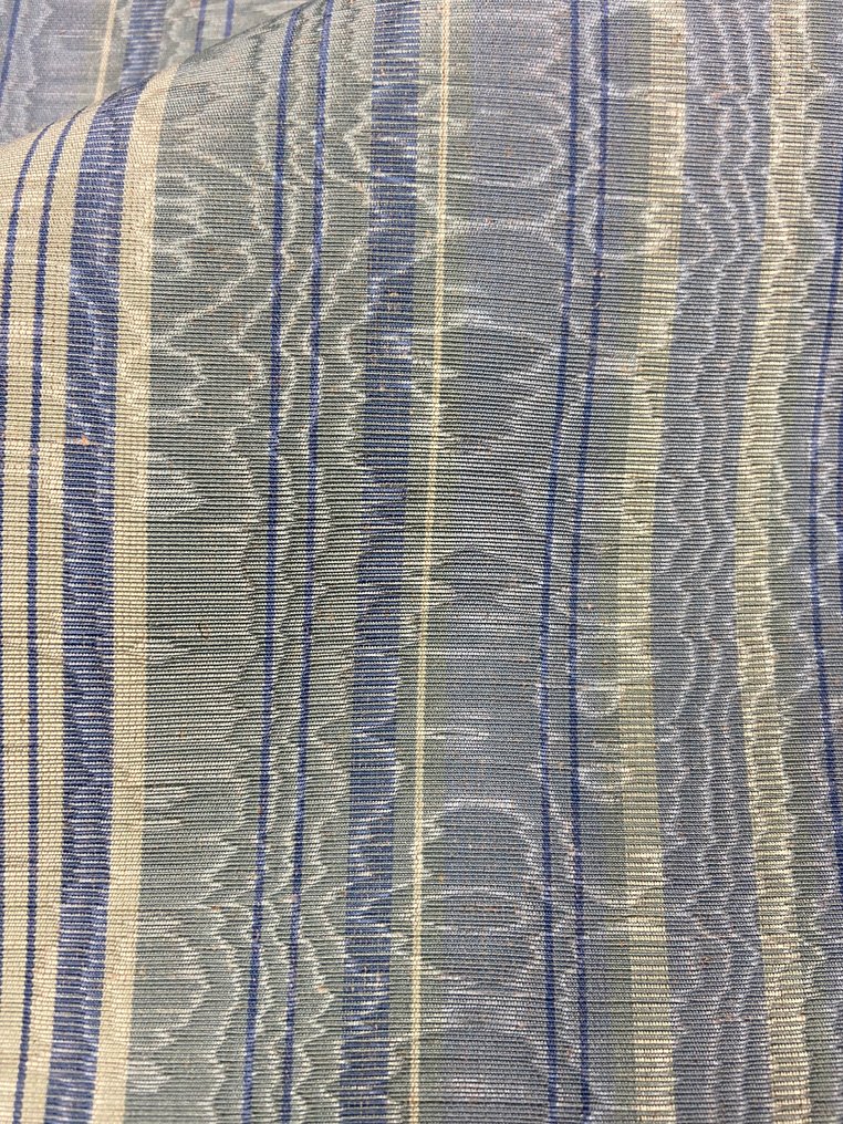 尊贵的缎纹莫尔纹织物，混合丝绸材质，展现天蓝色和浅绿色的渐变色调。 - 纺织品  - 500 cm - 145 cm #2.1