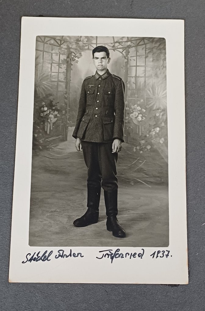 相册 - Kriegserinnerungen, Jahr 1937-1945 - 223 Fotos und 9 Postkarten. #1.0