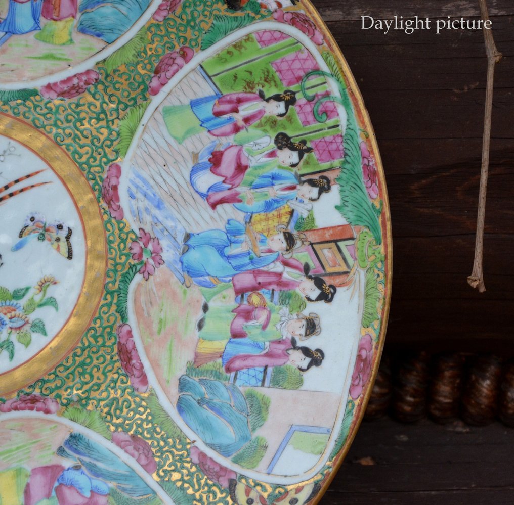 一个直径38厘米的巨大中国‘玫瑰花饰’盘子 - 瓷器 - 中國 - 大清，咸豐（1850-1861年）时期，19世纪。 #4.3