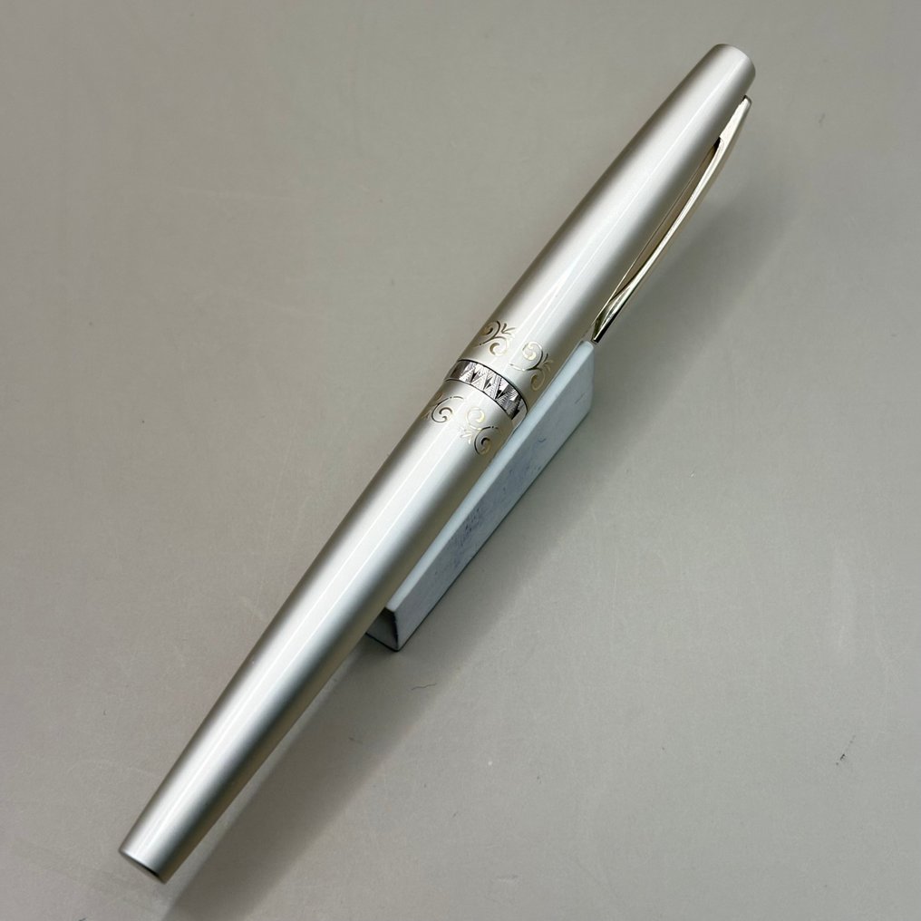 Pilot - Elite (silver and green) - 18K gold nib (F) - Στυλογράφος #3.2