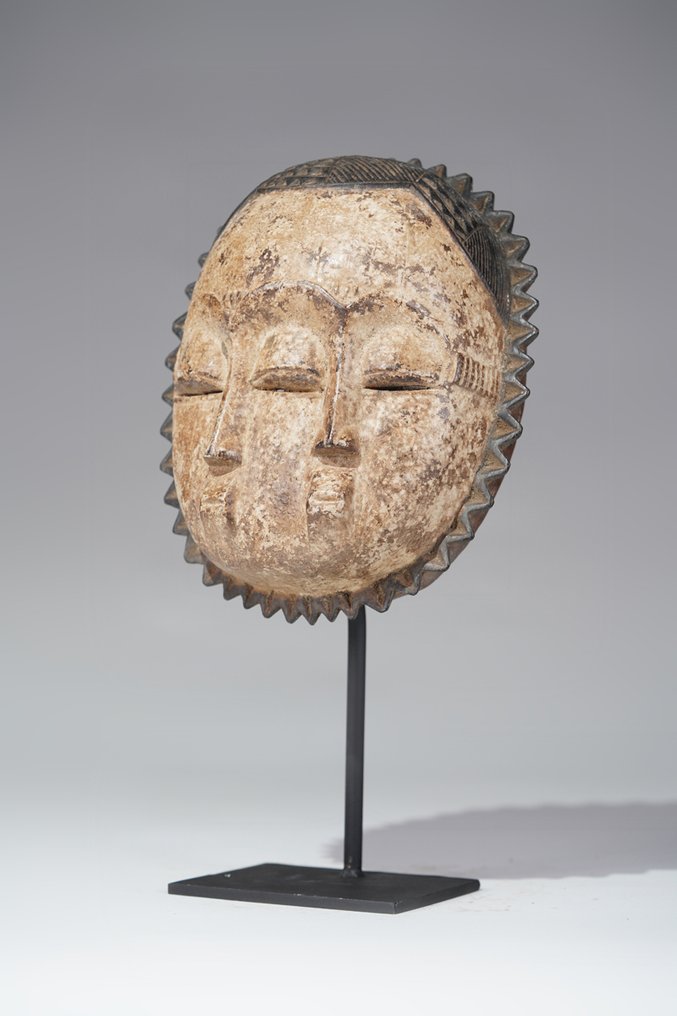 Eine Holzmaske - Yaure - Elfenbeinküste (Ohne mindestpreis) #1.0