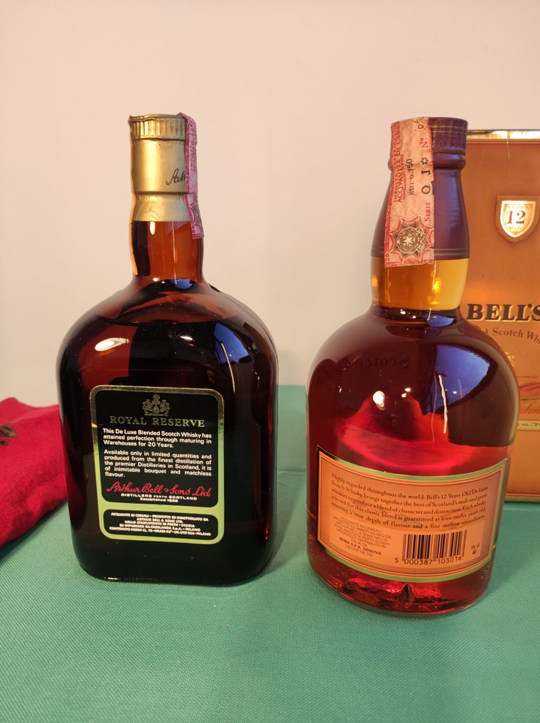 Bell's 20yo Royal Reserve & 12 yo Fine Old - b. Δεκαετία του 1970, Δεκαετία του 1980 - 75cl - 2 μπουκαλιών #1.0