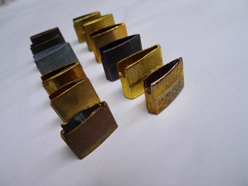 12个habaki，适用于刀、剑、脇差和短刀套装 - 日本 - 20世紀末 #3.2