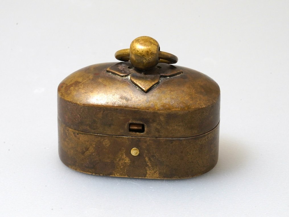 Flint Netsuke σε άριστη λειτουργική κατάσταση. - μέταλλο - Ιαπωνία - Edo Period (1600-1868) #1.0