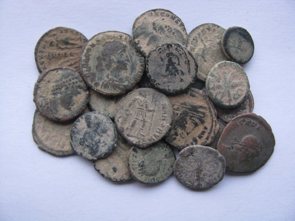 罗马帝国 Lot of 20 Æ coins 4th century AD  (没有保留价) #1.0