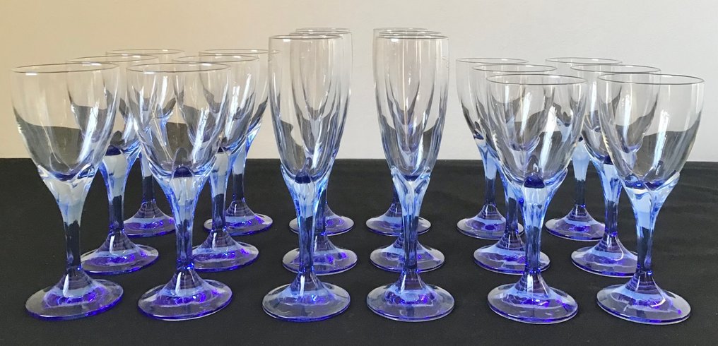 Υπηρεσία ποτού (18) - Retro - Κλασικό και γοητευτικό γαλλικό σχήμα τριαντάφυλλου για σαμπάνια και ποτήρια κρασιού. #1.0